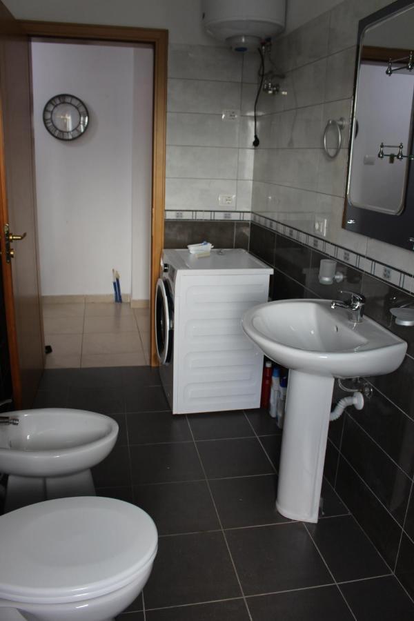 Comfy City Center Apartment Shkodër Exteriör bild